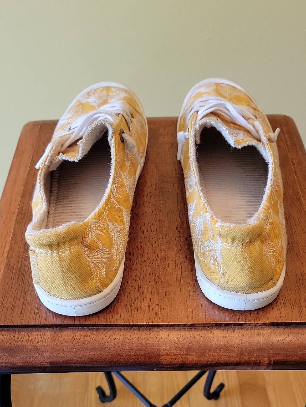 Roxy Surf Yellow Floral Sneaker | 8.5 - Picture 4 of 12